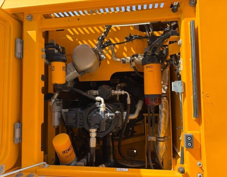 JCB 210 XLC **EPIROC HAMMER**